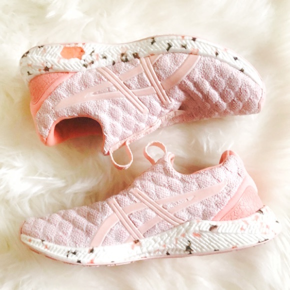 Asics Hypergel Kenzen Ankle High Running Sneaker - Picture 5 of 9